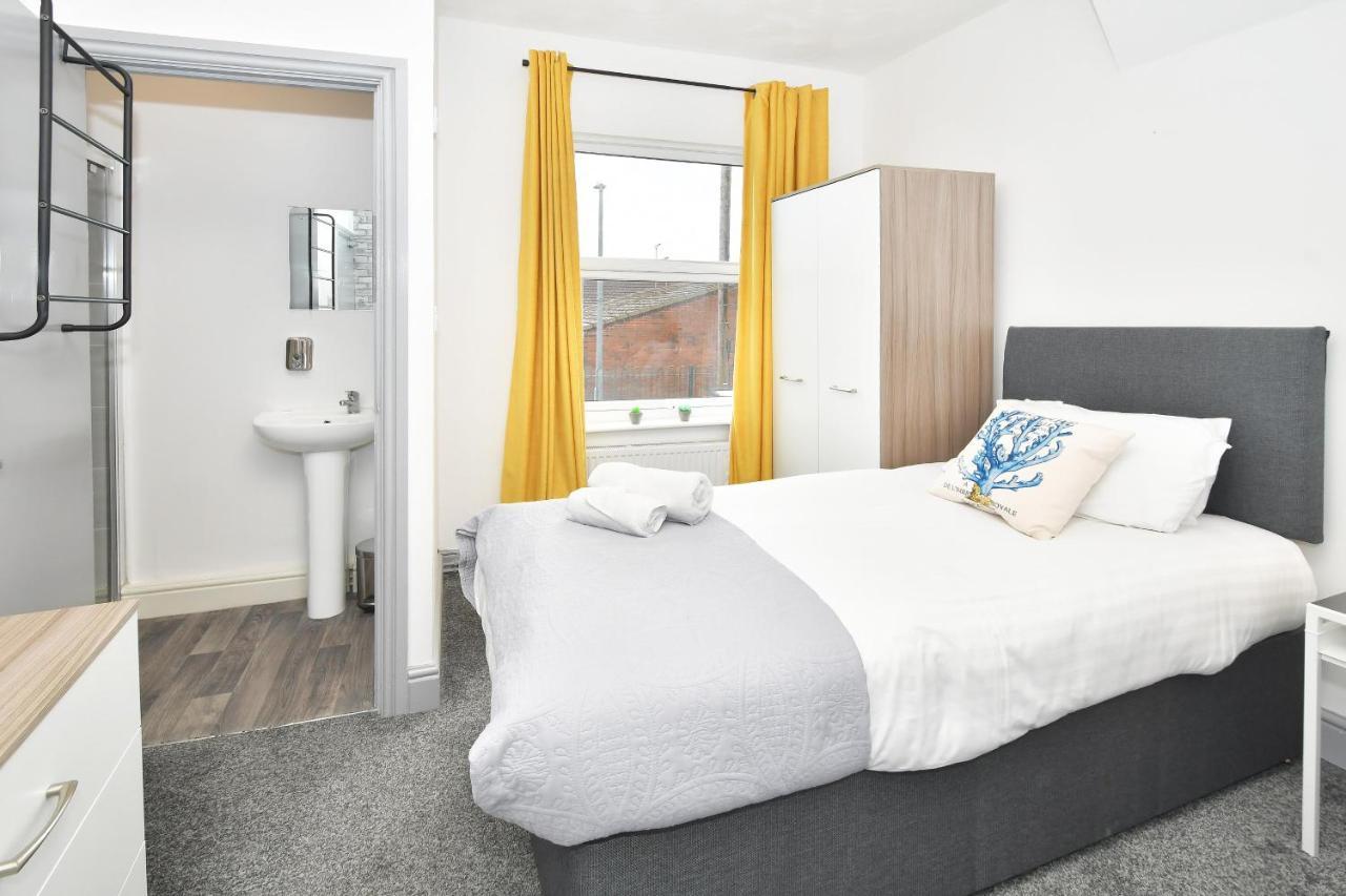 City Centre Home By The Peaks With 3 Bedrooms Stoke-on-Trent Exterior foto