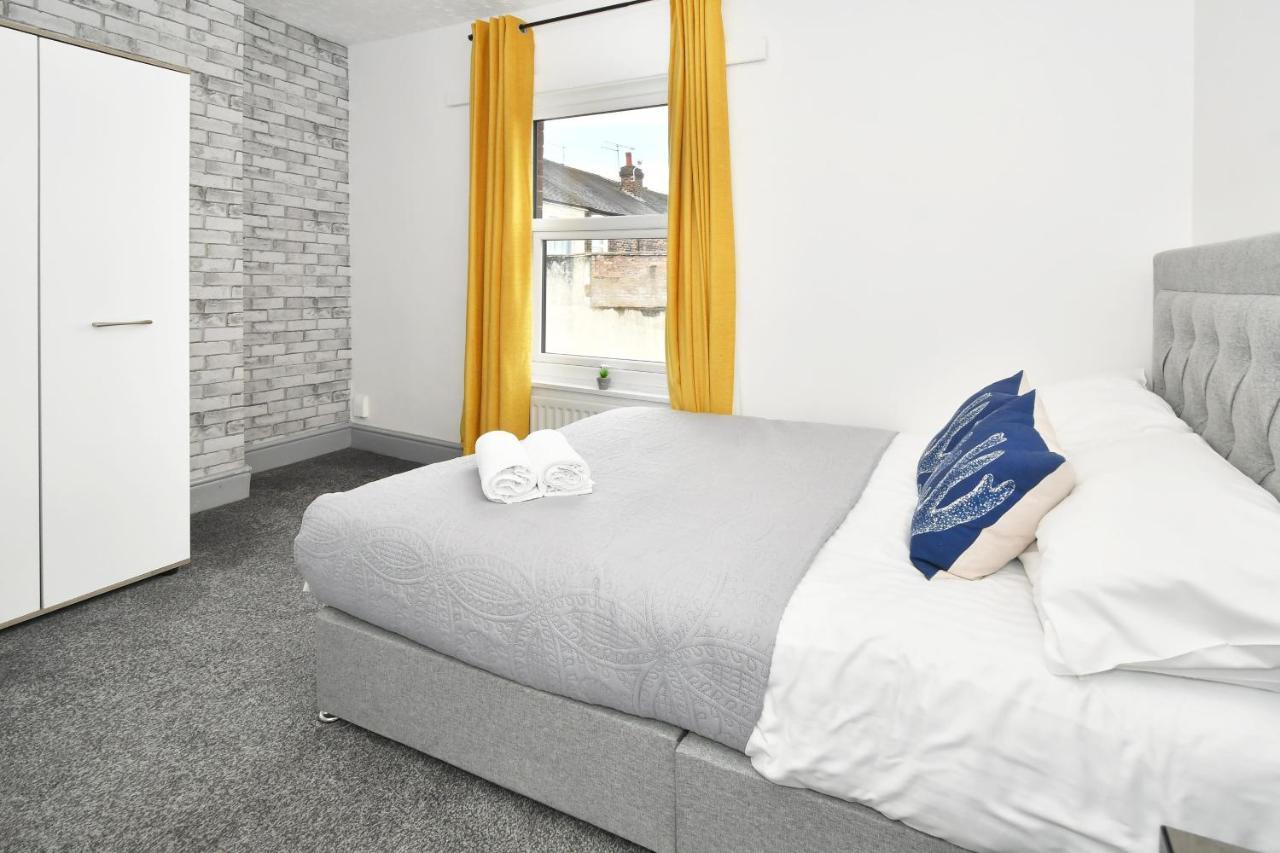 City Centre Home By The Peaks With 3 Bedrooms Stoke-on-Trent Exterior foto